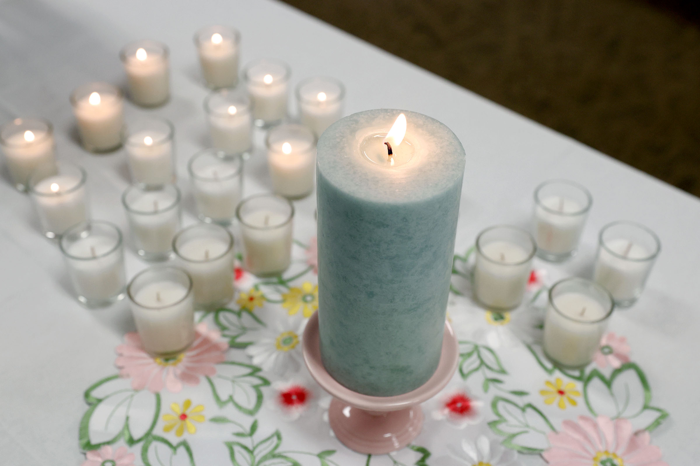 Community Candle Lighting Ceremony Strengthens Survivors and Remembers Loved Ones - News Image